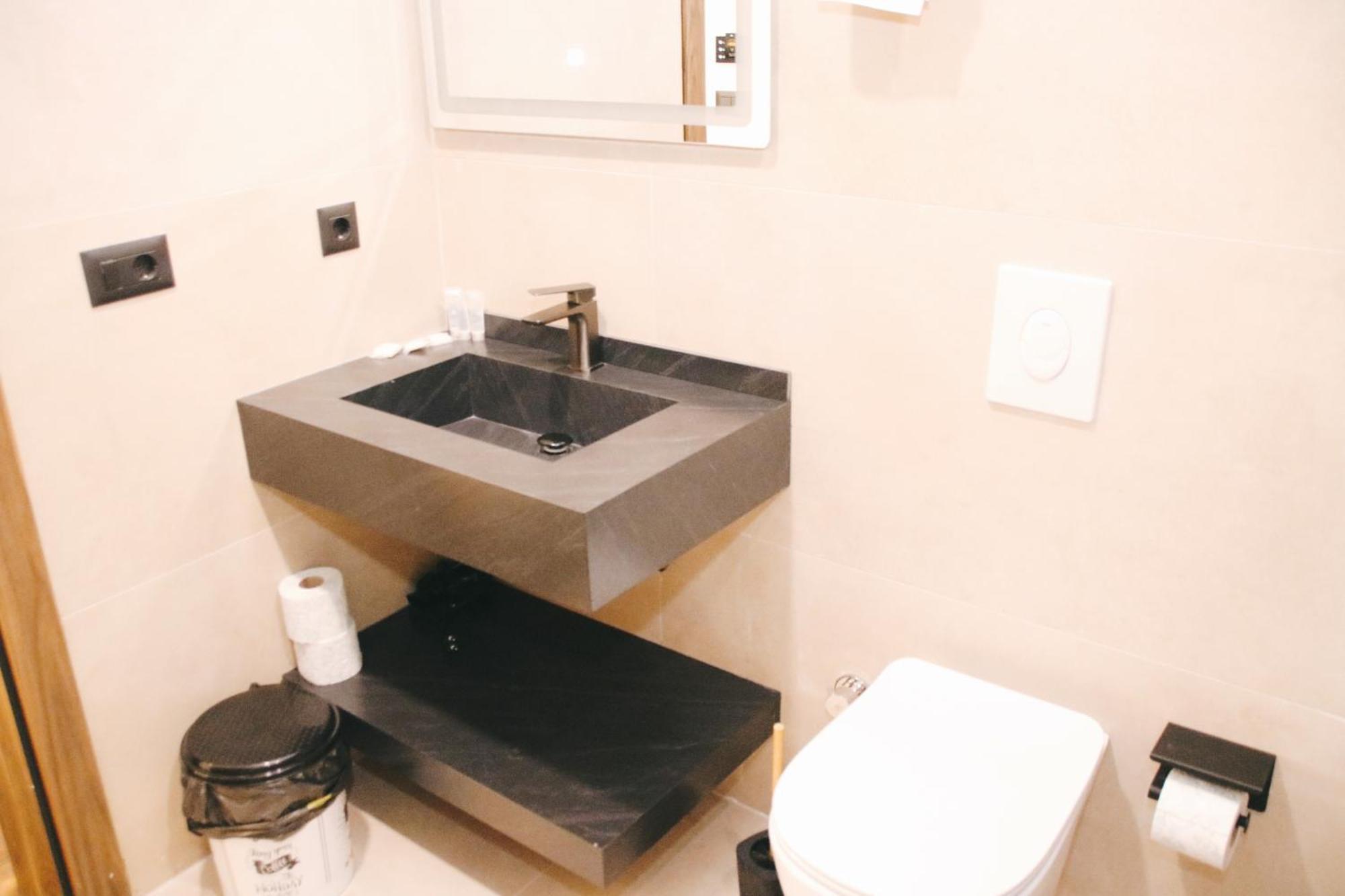 Hotel Rozafa Suhareke 외부 사진