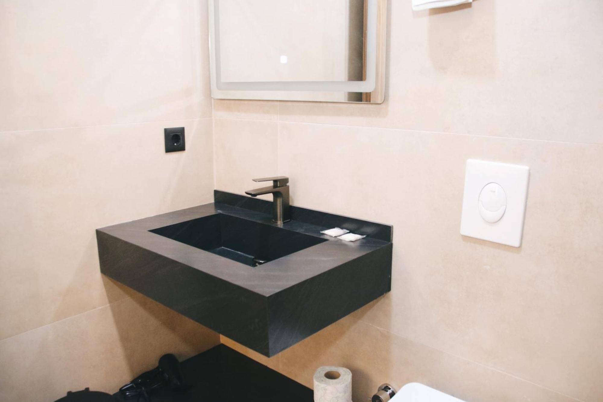 Hotel Rozafa Suhareke 외부 사진