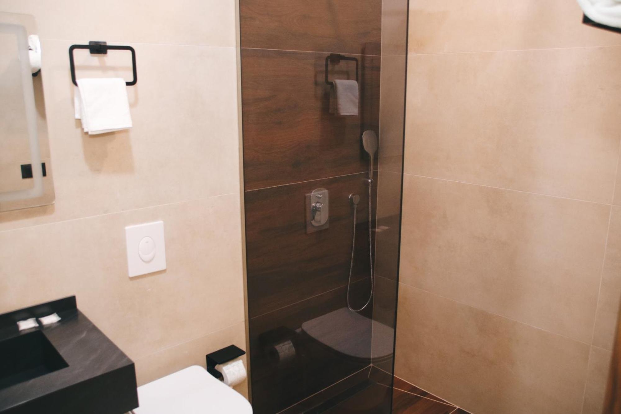 Hotel Rozafa Suhareke 외부 사진